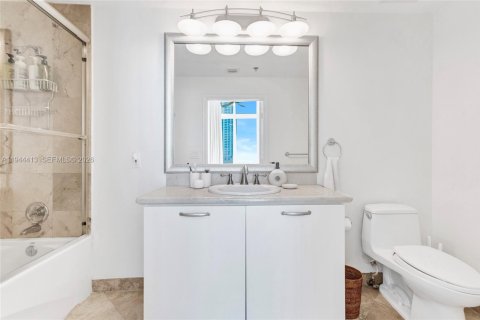 Condo in Miami Beach, Florida, 1 bedroom  № 2001647 - photo 14