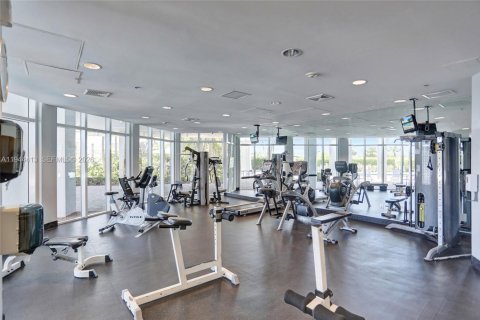 Condo in Miami Beach, Florida, 1 bedroom  № 2001647 - photo 18