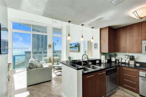 Condo in Miami Beach, Florida, 1 bedroom  № 2001647 - photo 5