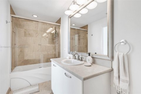 Condo in Miami Beach, Florida, 1 bedroom  № 2001647 - photo 16