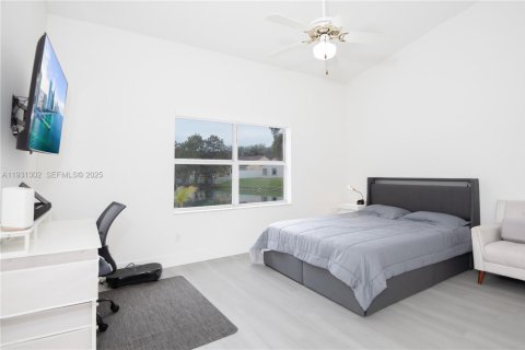 Снять в аренду виллу или дом в Мирамар, Флорида 4 спальни, 166.67м2, № 1990528 - фото 13