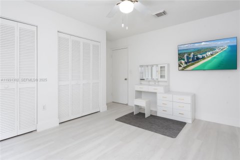 Снять в аренду виллу или дом в Мирамар, Флорида 4 спальни, 166.67м2, № 1990528 - фото 28