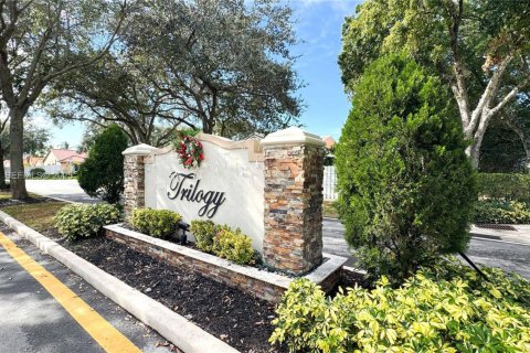 Снять в аренду виллу или дом в Мирамар, Флорида 4 спальни, 166.67м2, № 1990528 - фото 2