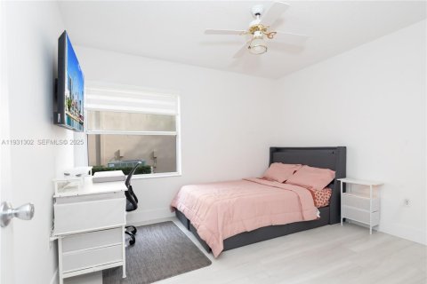 Снять в аренду виллу или дом в Мирамар, Флорида 4 спальни, 166.67м2, № 1990528 - фото 23