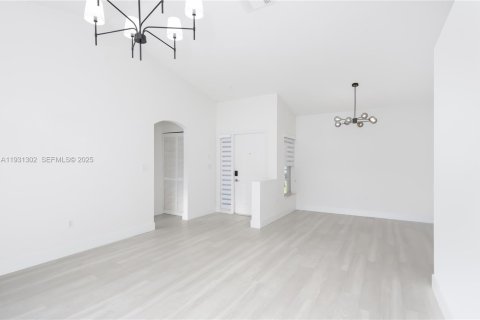 Снять в аренду виллу или дом в Мирамар, Флорида 4 спальни, 166.67м2, № 1990528 - фото 12