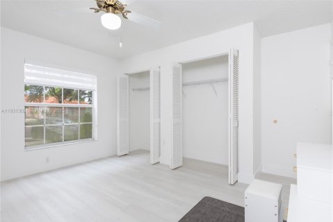 Снять в аренду виллу или дом в Мирамар, Флорида 4 спальни, 166.67м2, № 1990528 - фото 29