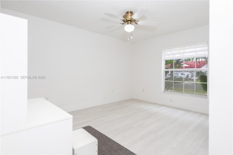 Снять в аренду виллу или дом в Мирамар, Флорида 4 спальни, 166.67м2, № 1990528 - фото 26