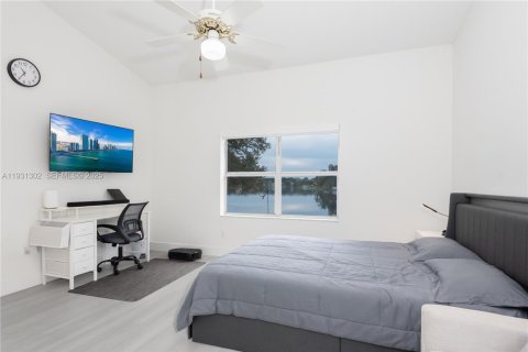 Снять в аренду виллу или дом в Мирамар, Флорида 4 спальни, 166.67м2, № 1990528 - фото 14