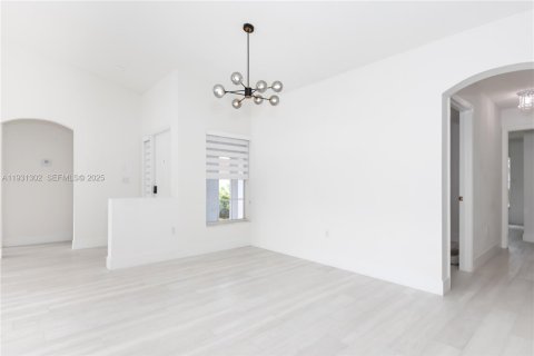 Снять в аренду виллу или дом в Мирамар, Флорида 4 спальни, 166.67м2, № 1990528 - фото 20