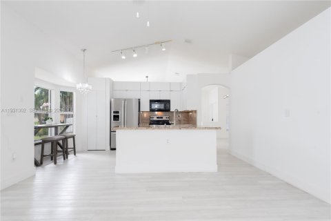 Снять в аренду виллу или дом в Мирамар, Флорида 4 спальни, 166.67м2, № 1990528 - фото 5