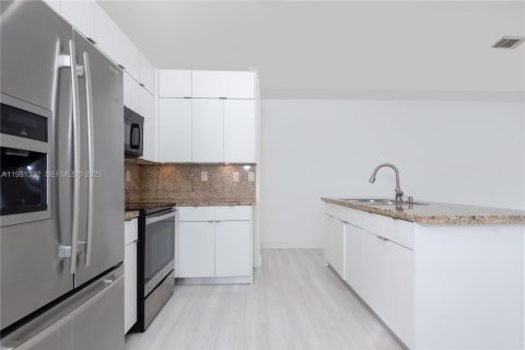 Снять в аренду виллу или дом в Мирамар, Флорида 4 спальни, 166.67м2, № 1990528 - фото 8