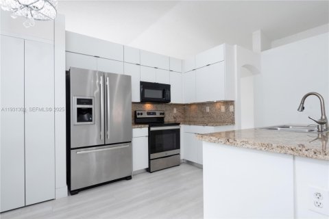 Снять в аренду виллу или дом в Мирамар, Флорида 4 спальни, 166.67м2, № 1990528 - фото 7