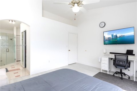 Снять в аренду виллу или дом в Мирамар, Флорида 4 спальни, 166.67м2, № 1990528 - фото 16