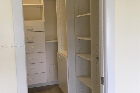 Condo in Miami Beach, Florida, 1 bedroom  № 1811982 - photo 19