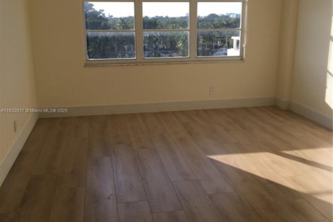 Condo in Miami Beach, Florida, 1 bedroom  № 1811982 - photo 16