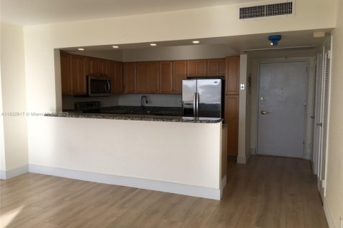 Condo in Miami Beach, Florida, 1 bedroom  № 1811982 - photo 8
