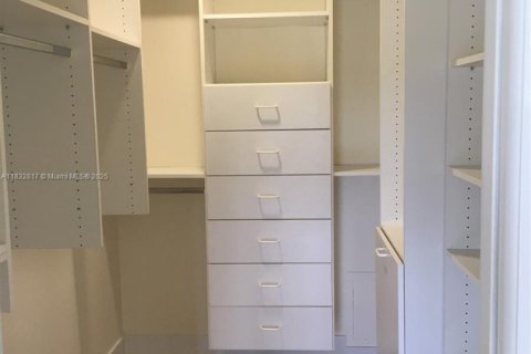 Condo in Miami Beach, Florida, 1 bedroom  № 1811982 - photo 18