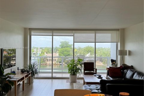 Condo in Miami Beach, Florida, 1 bedroom  № 1811982 - photo 4
