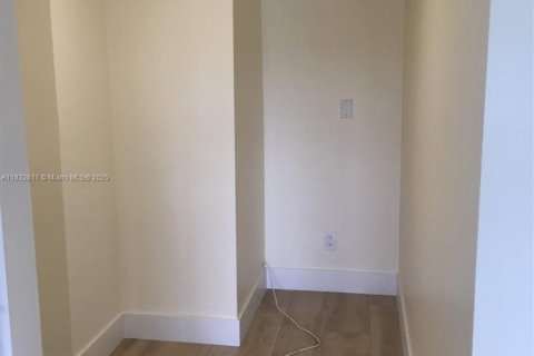 Condo in Miami Beach, Florida, 1 bedroom  № 1811982 - photo 21