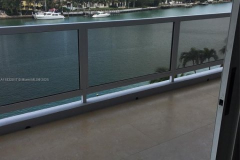 Condo in Miami Beach, Florida, 1 bedroom  № 1811982 - photo 24