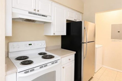 Condo in Kissimmee, Florida, 1 bedroom № 2216060 - photo 3