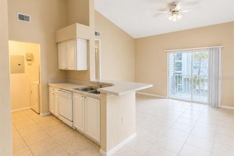 Condo in Kissimmee, Florida, 1 bedroom № 2216060 - photo 2
