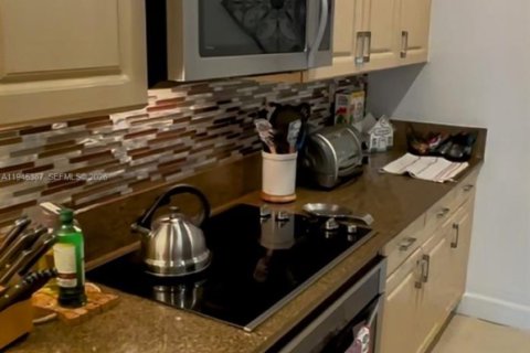 Купить таунхаус в Пемброк-Пайнс, Флорида 3 спальни, 213.68м2, № 2001815 - фото 10