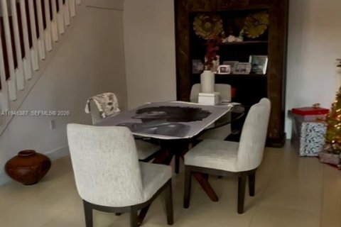 Купить таунхаус в Пемброк-Пайнс, Флорида 3 спальни, 213.68м2, № 2001815 - фото 4