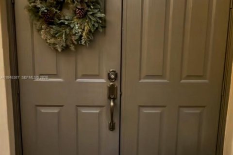 Купить таунхаус в Пемброк-Пайнс, Флорида 3 спальни, 213.68м2, № 2001815 - фото 3