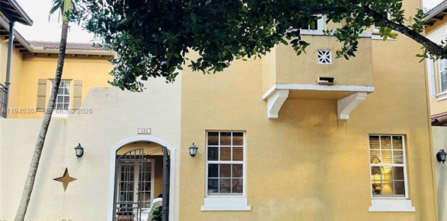 Таунхаус в Пемброк-Пайнс, Флорида 3 спальни, 213.68м2 № 2001815