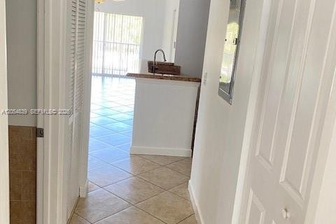 Condo in Coral Springs, Florida, 1 bedroom № 2251870 - photo 14
