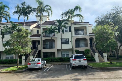 Condo in Coral Springs, Florida, 1 bedroom № 2251870 - photo 23