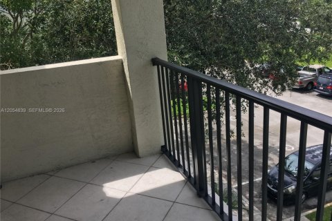 Condo in Coral Springs, Florida, 1 bedroom № 2251870 - photo 9