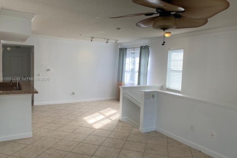 Condo in Coral Springs, Florida, 1 bedroom № 2251870 - photo 5