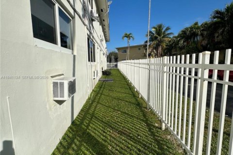 Appartement à louer à North Miami, Floride: 2 chambres, 69.68 m2 № 1998112 - photo 13