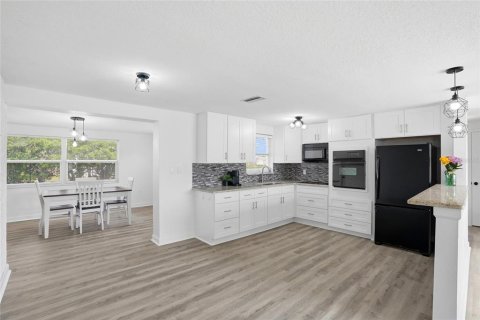 Casa en venta en Port Richey, Florida, 2 dormitorios, 110.37 m2 № 2096503 - foto 2