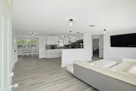 Casa en venta en Port Richey, Florida, 2 dormitorios, 110.37 m2 № 2096503 - foto 11
