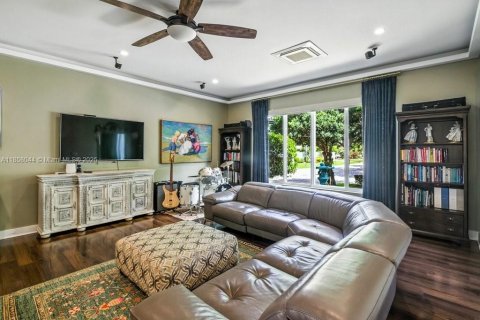 House in Oakland Park, Florida 3 bedrooms, 227.33 sq.m. № 1887153 - photo 6