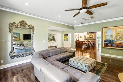 House in Oakland Park, Florida 3 bedrooms, 227.33 sq.m. № 1887153 - photo 8