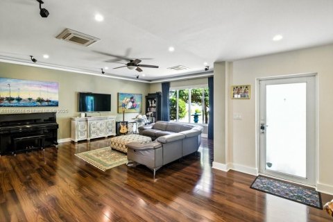 House in Oakland Park, Florida 3 bedrooms, 227.33 sq.m. № 1887153 - photo 21