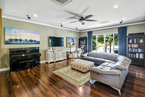 House in Oakland Park, Florida 3 bedrooms, 227.33 sq.m. № 1887153 - photo 5