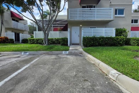 Adosado en venta en Plantation, Florida, 3 dormitorios, 151.62 m2 № 1947189 - foto 2