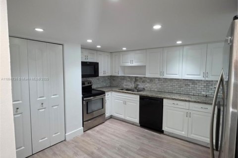 Adosado en venta en Plantation, Florida, 3 dormitorios, 151.62 m2 № 1947189 - foto 15