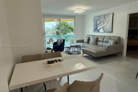 Снять в аренду кондоминиум в Халландейл-Бич, Флорида 2 спальни, 106.84м2, № 1938903 - фото 7