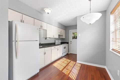Condominio en alquiler en Fort Lauderdale, Florida, 2 dormitorios, 77.76 m2 № 2174279 - foto 3