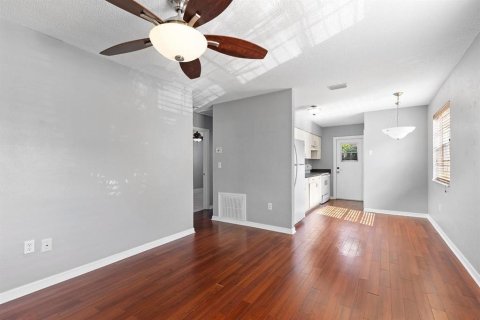 Condominio en alquiler en Fort Lauderdale, Florida, 2 dormitorios, 77.76 m2 № 2174279 - foto 4