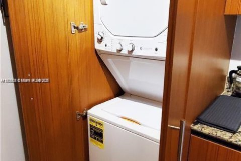 Condominio en venta en Bal Harbour, Florida, 2 dormitorios, 98.1 m2 № 2034242 - foto 26