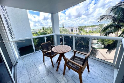 Condominio en venta en Bal Harbour, Florida, 2 dormitorios, 98.1 m2 № 2034242 - foto 18