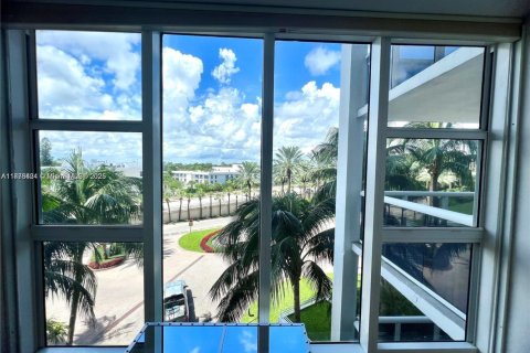 Condominio en venta en Bal Harbour, Florida, 2 dormitorios, 98.1 m2 № 2034242 - foto 24