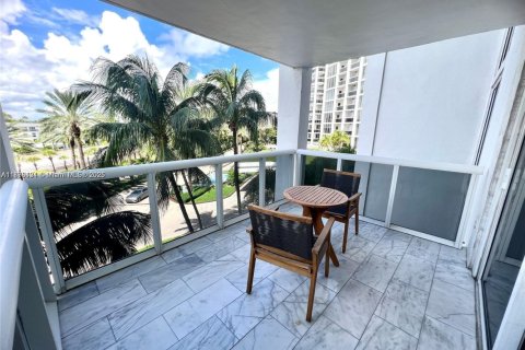 Condominio en venta en Bal Harbour, Florida, 2 dormitorios, 98.1 m2 № 2034242 - foto 19